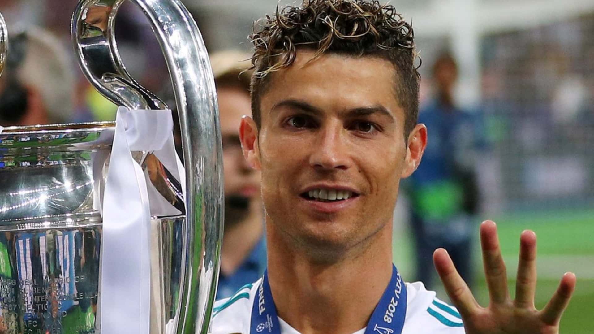 Cristiano Ronaldo con la copa (Foto: El Confidencial).