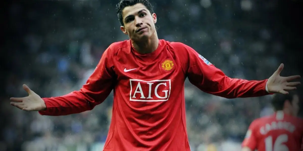 Cristiano Ronaldo es conocido por llevar la dorsal número 7 en su espalda. Muchos se han preguntado rápidamente si este número volverá al hombre que mejor lo ha llevado en el Manchester United, siendo que el delantero nunca lo abandonó.