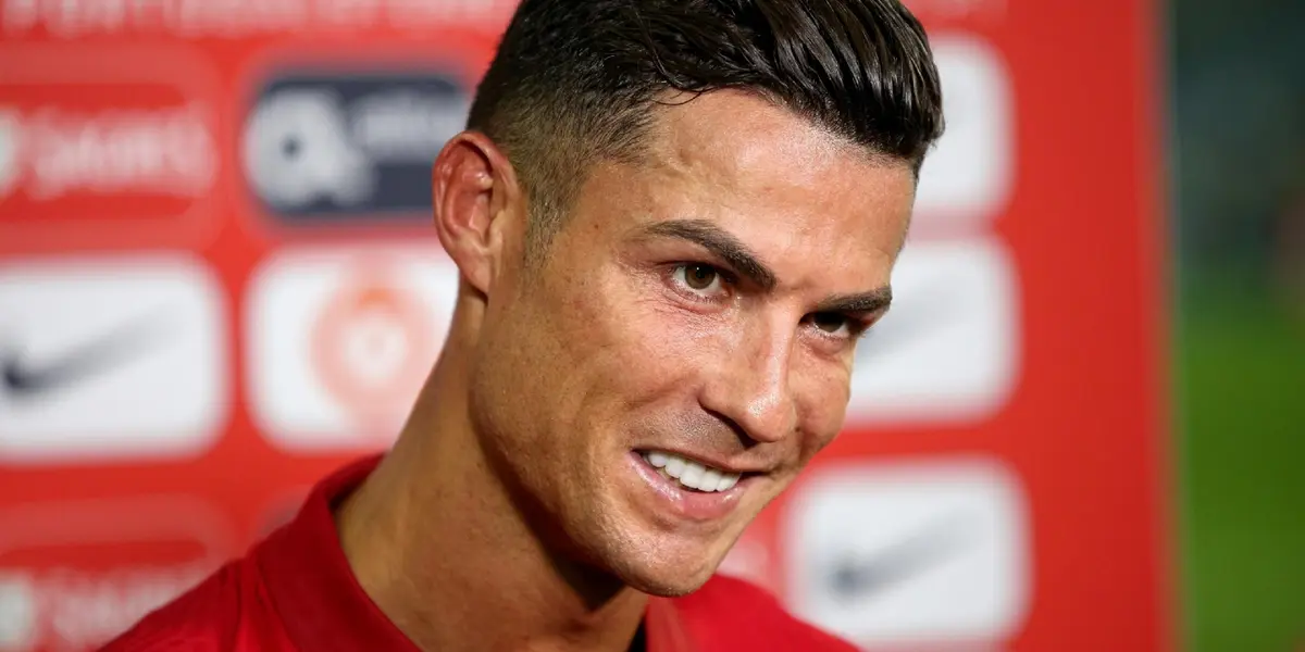 Cristiano Ronaldo es un emblema del equipo inglés, ya que forma parte de la última generación que se coronó campeona de Europa con esta camiseta. Su tan esperado regreso, podría ser pospuesto por una serie de complicaciones vinculadas con el coronavirus.