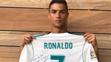 Cristiano Ronaldo y playera del Real Madrid / Marca