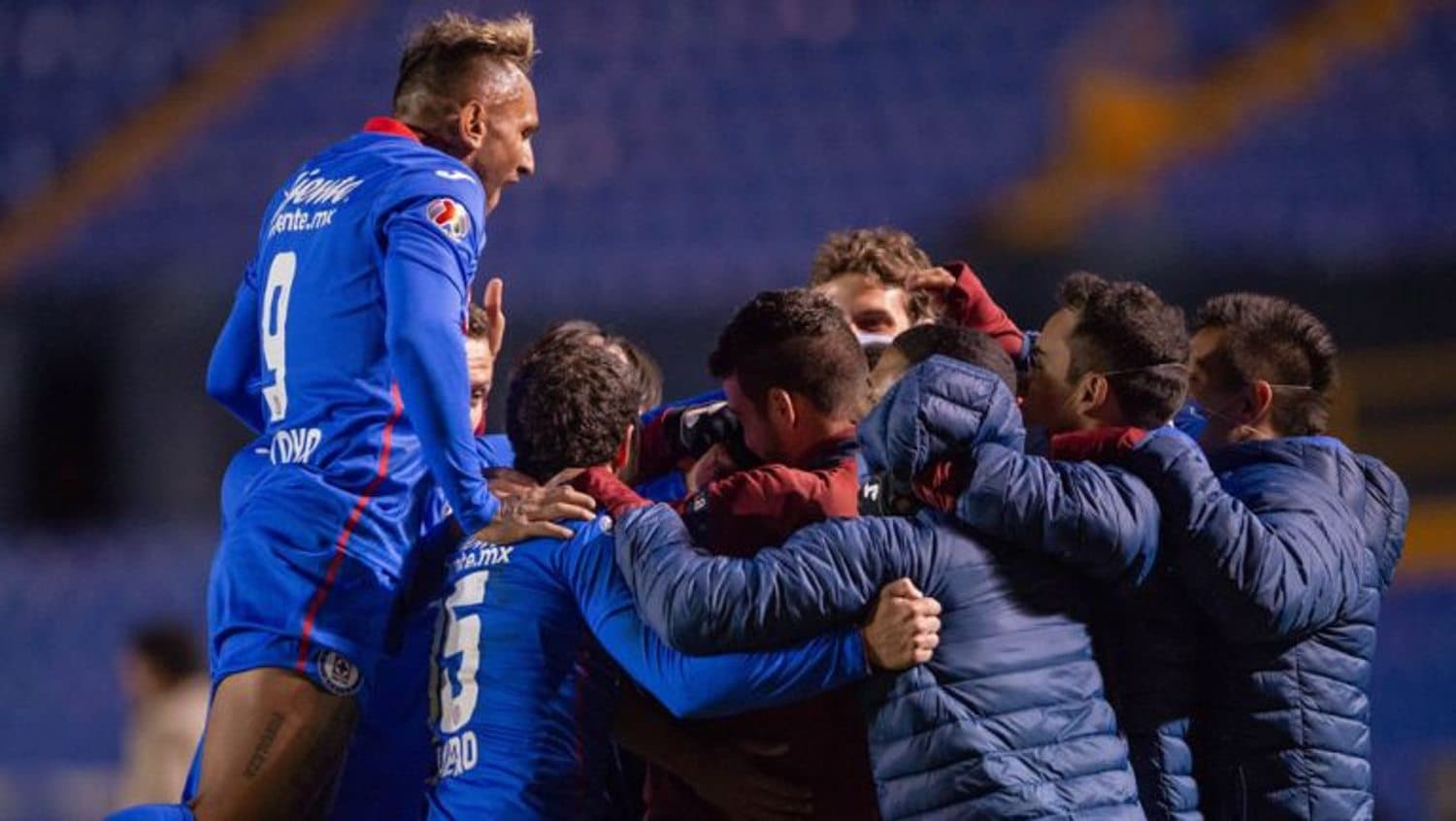 Cruz Azul no renovó a Walter Montoya para el Clausura 2022, por lo que sería una opción para Pumas luego de que el jugador se convirtió en agente libre.