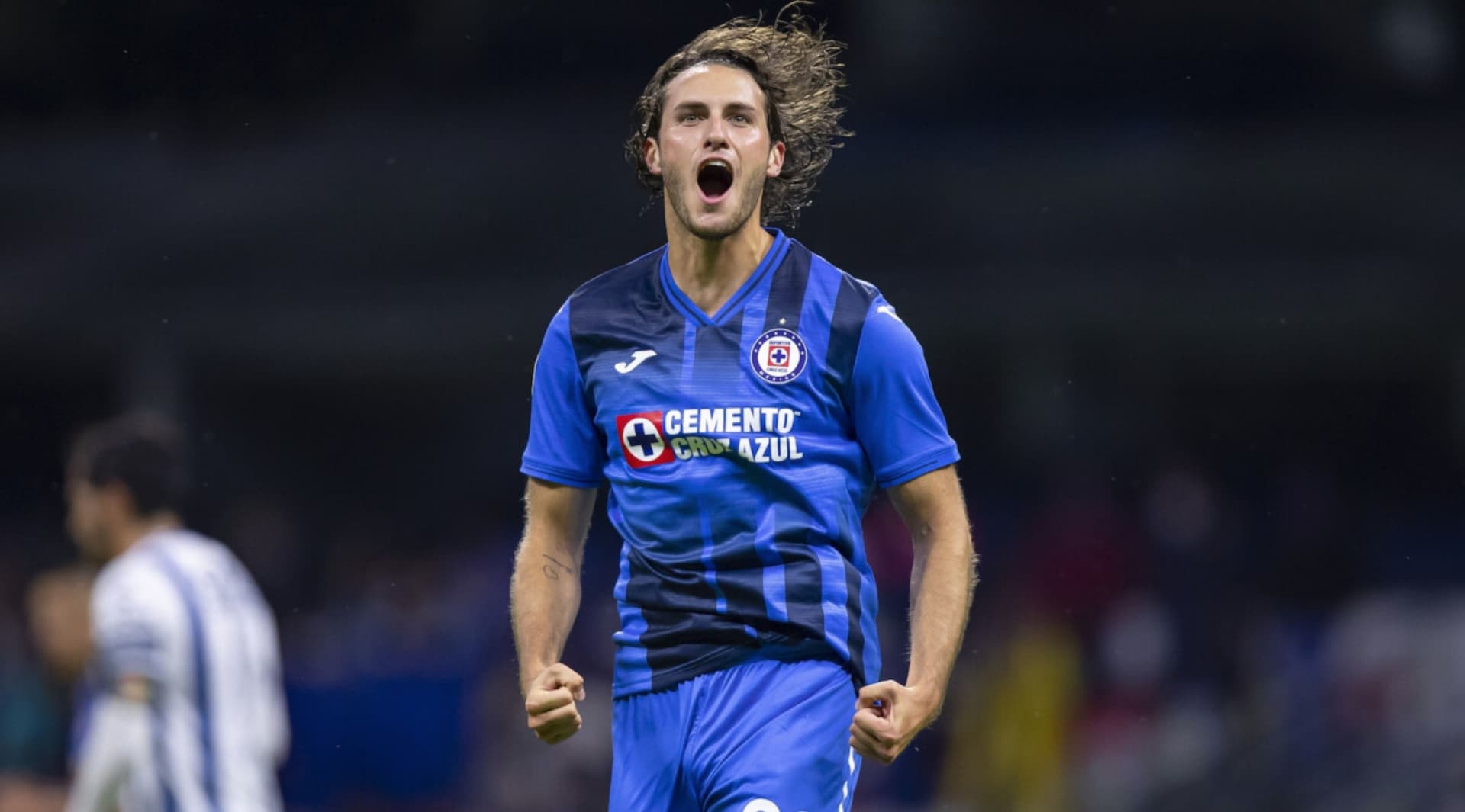 Cruz Azul podría no ver a su ex goleador en el acérrimo rival