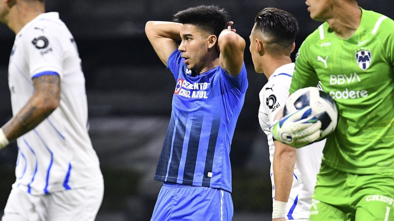 Cruz Azul se hizo al dolor de no volver a ver a Guillermo Fernández, pero ahora al jugador le llega el peor de los karmas