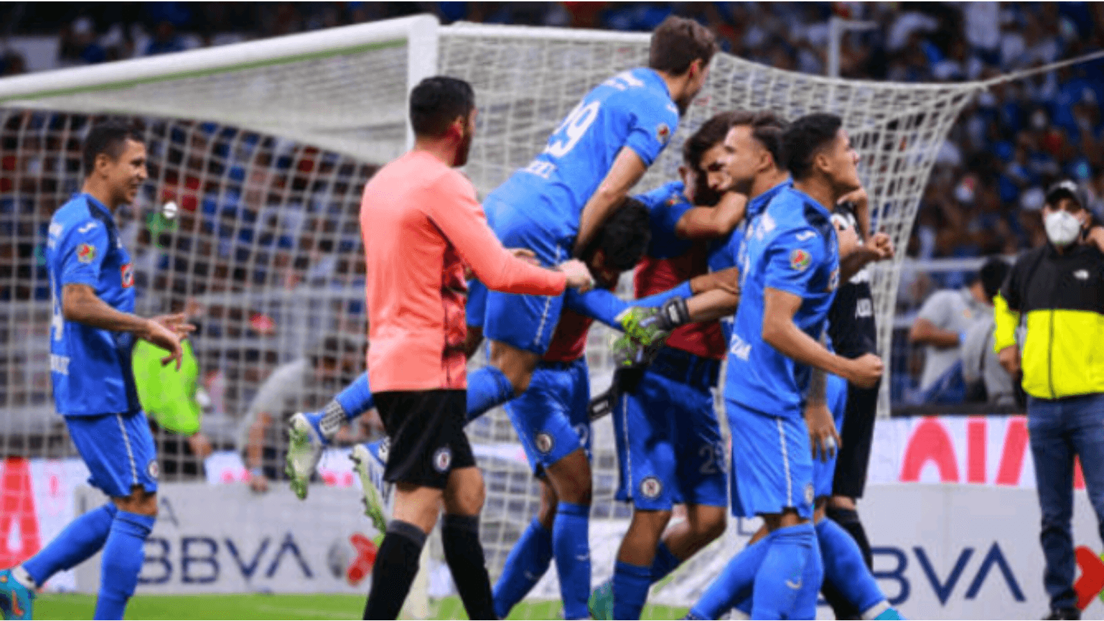 Cruz Azul se instala en la liguilla final tras derrotar a Necaxa en penales