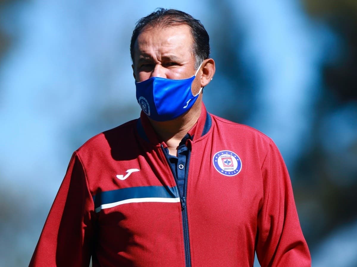 Cruz Azul tendrá una nueva oportunidad de lucirse en el Torneo Apertura de la Liga MX. El último campeón quiere repetir la hazaña, y para ello será muy importante comenzar bien en la fecha 1. Descubre contra quién jugará La Máquina y cuál será su alineación inicial.