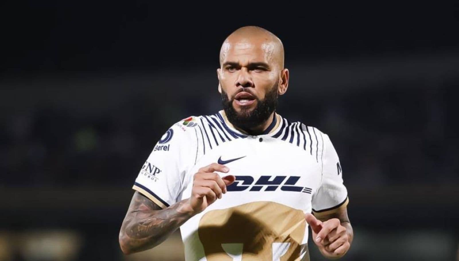 Dani Alves destapa todo lo que piensa sobre los Pumas.