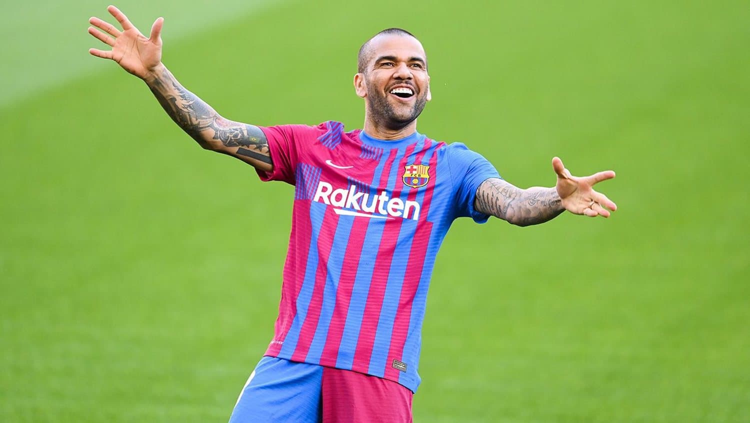 Dani Alves fue presentado en días pasados como nuevo jugador del FC Barcelona para lo que resta de la temporada.