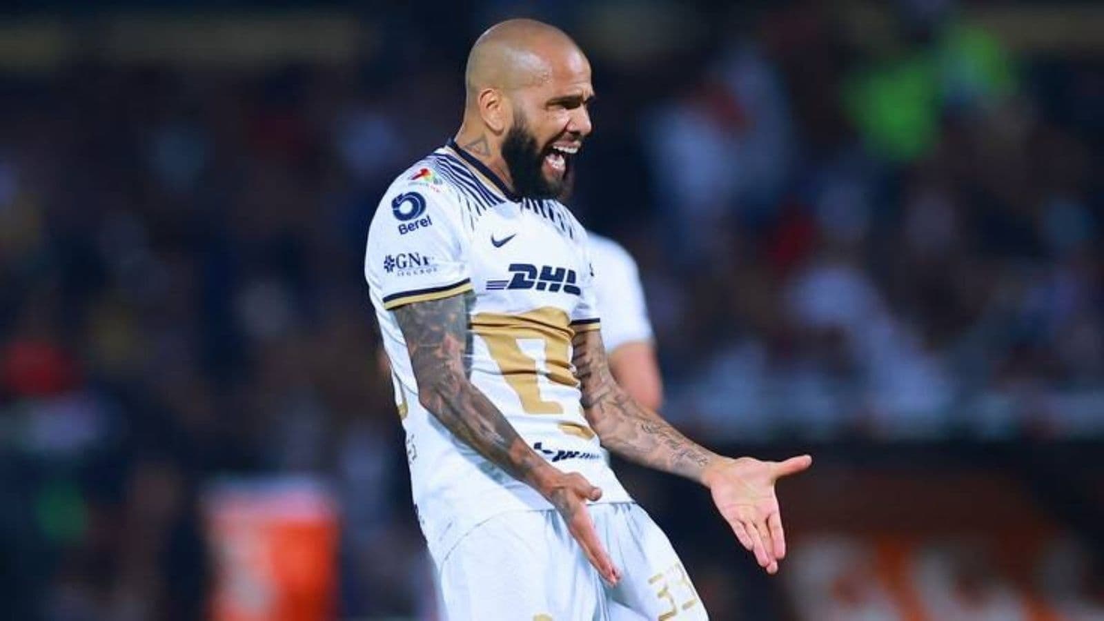 Dani Alves ya no tiene más paciencia por sumar otra derrota con los Pumas