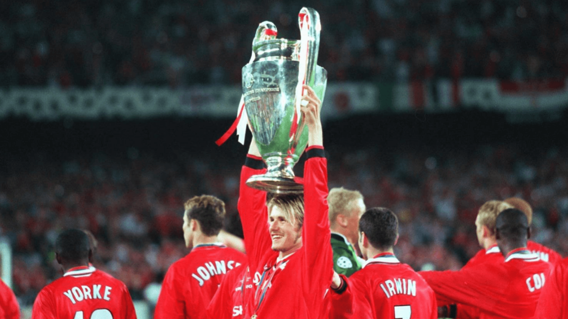 David Beckham campeón de la Champions | Foto: @ChampionsLeague