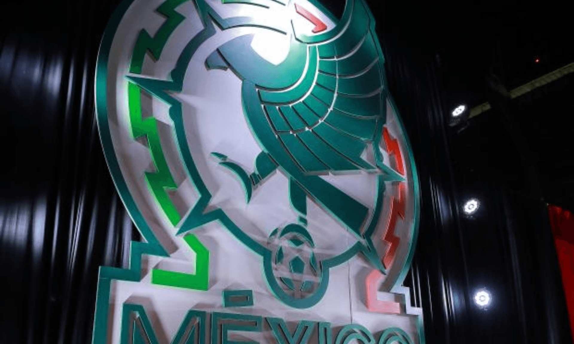 De manera repentina y sin mucha publicidad previa, la selección mexicana cambia de escudo y causa reacciones en redes sociales