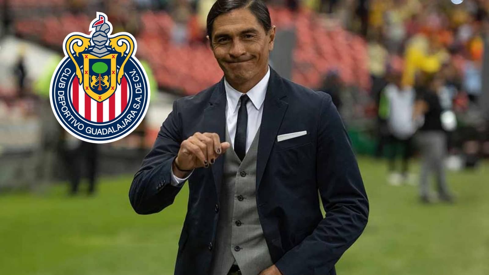 De manera sorpresiva Paco Palencia apareció en la conferencia de prensa de Chivas; es uno de los candidatos de Peláez