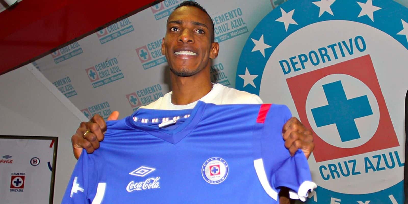 De poner el orden en la defensa de Cruz Azul, así se gana ahora la vida Amaranto Perea