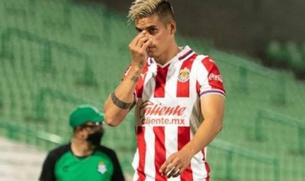 Descartado por Cruz Azul, no ha regresado con Chivas, que ya le buscará una salida.