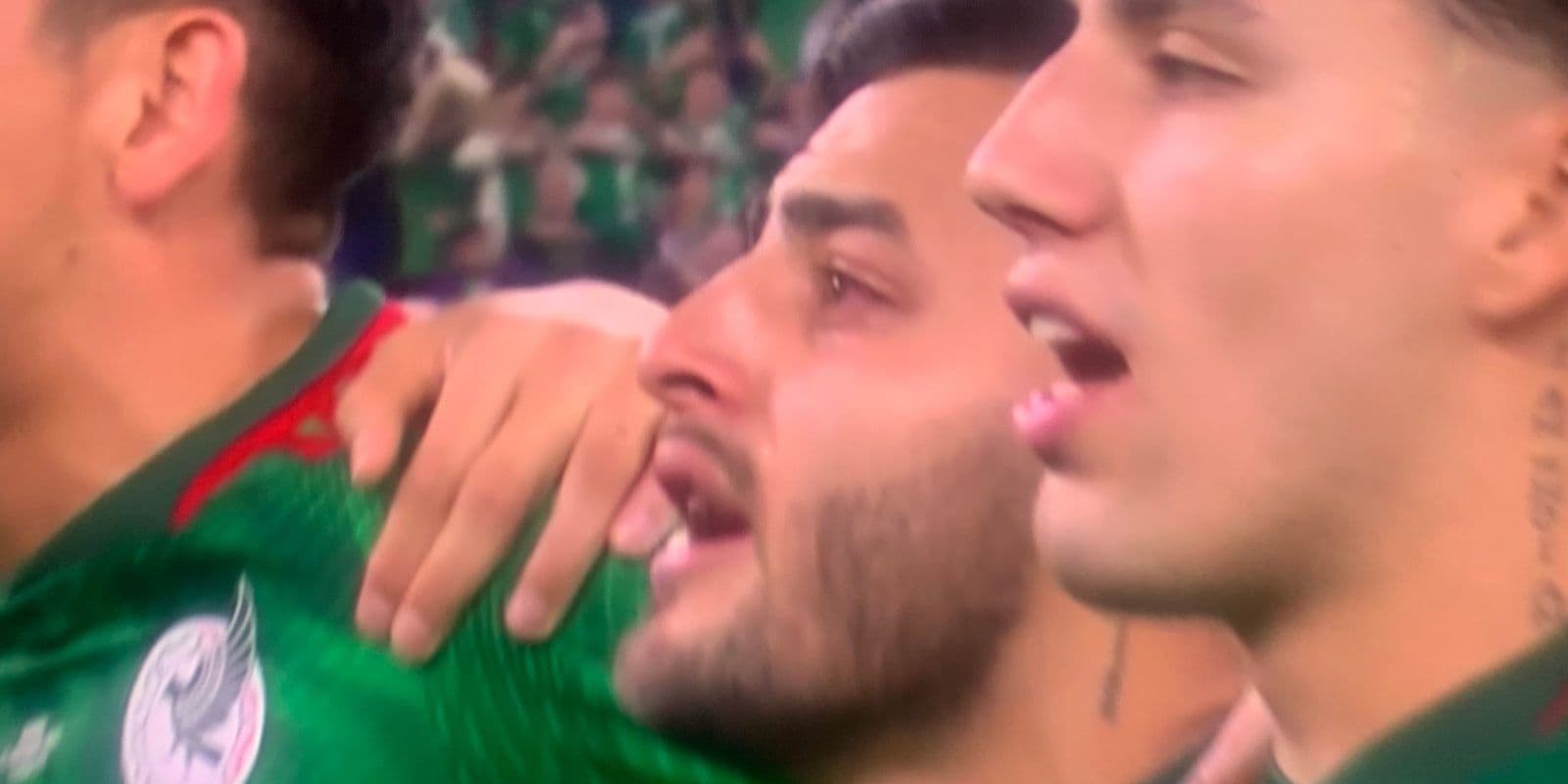Disfruta de la emotiva reacción de Alexis Vega al escuchar el himno nacional de México