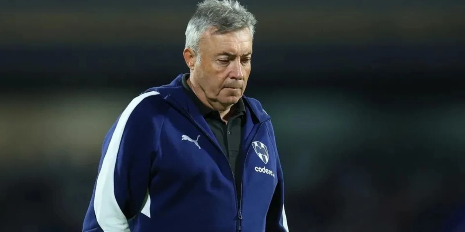 Domènec Torrent fue encarado por un futbolista de Rayados