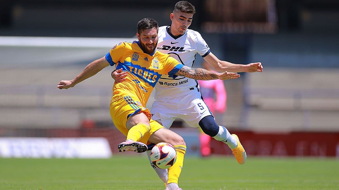 Duelo de equipos universitarios.