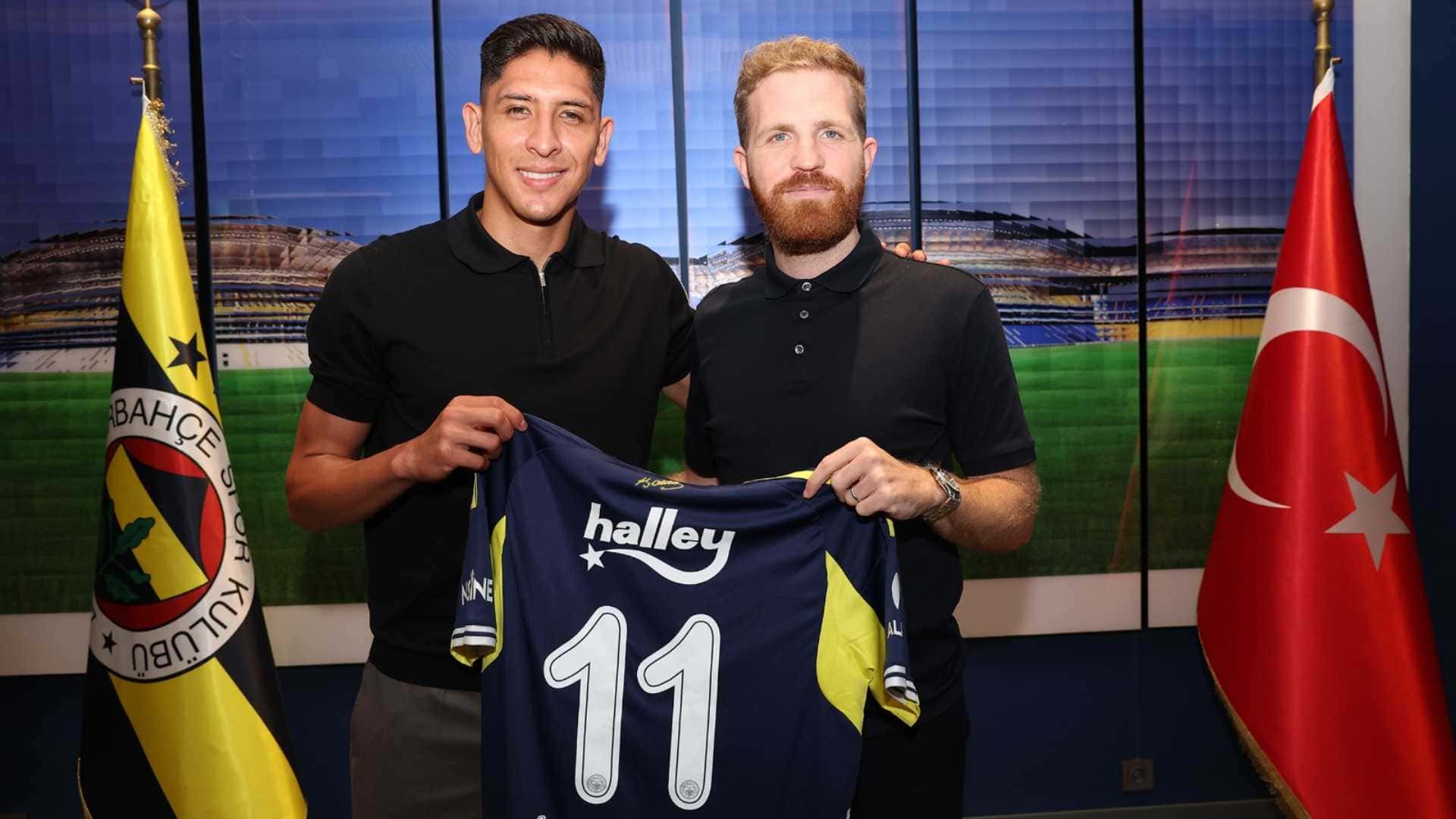Edson Álvarez en el Fenerbahce