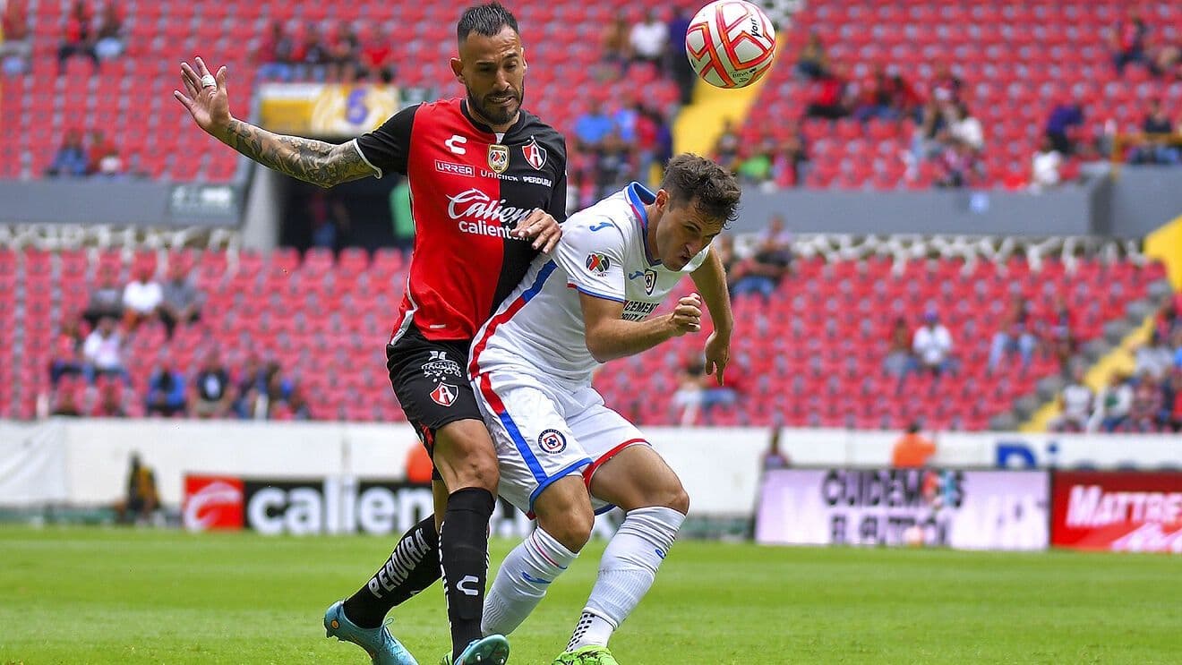 El arbitraje nuevamente se convirtió en un tema polémico en un juego de los rojinegros