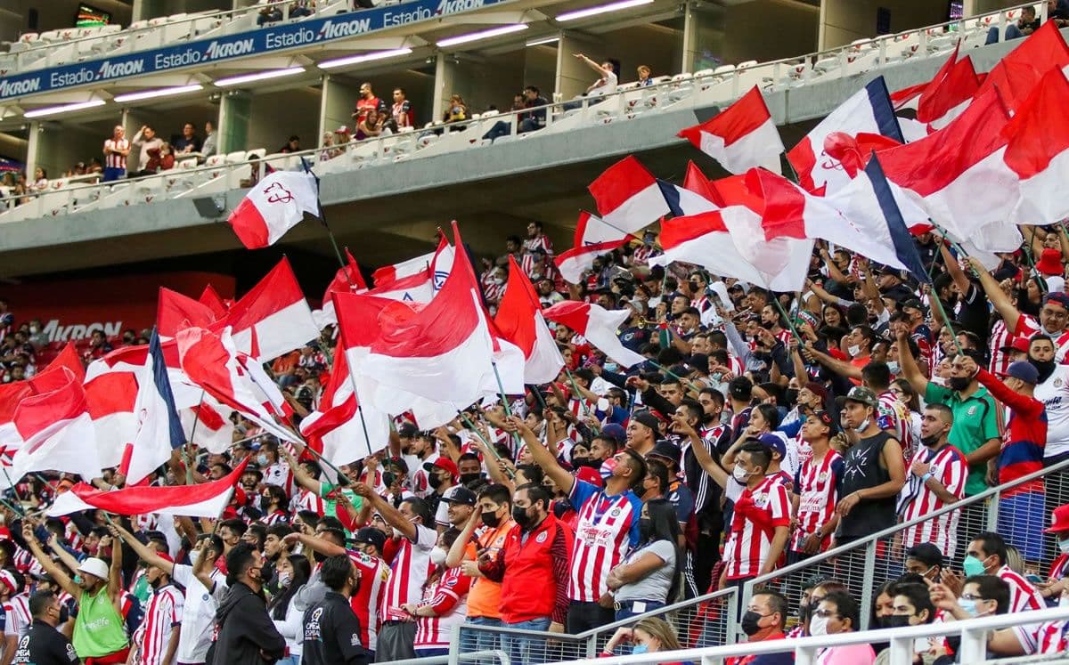 El árbitro no quiere que el Guadalajara gane su primer partido