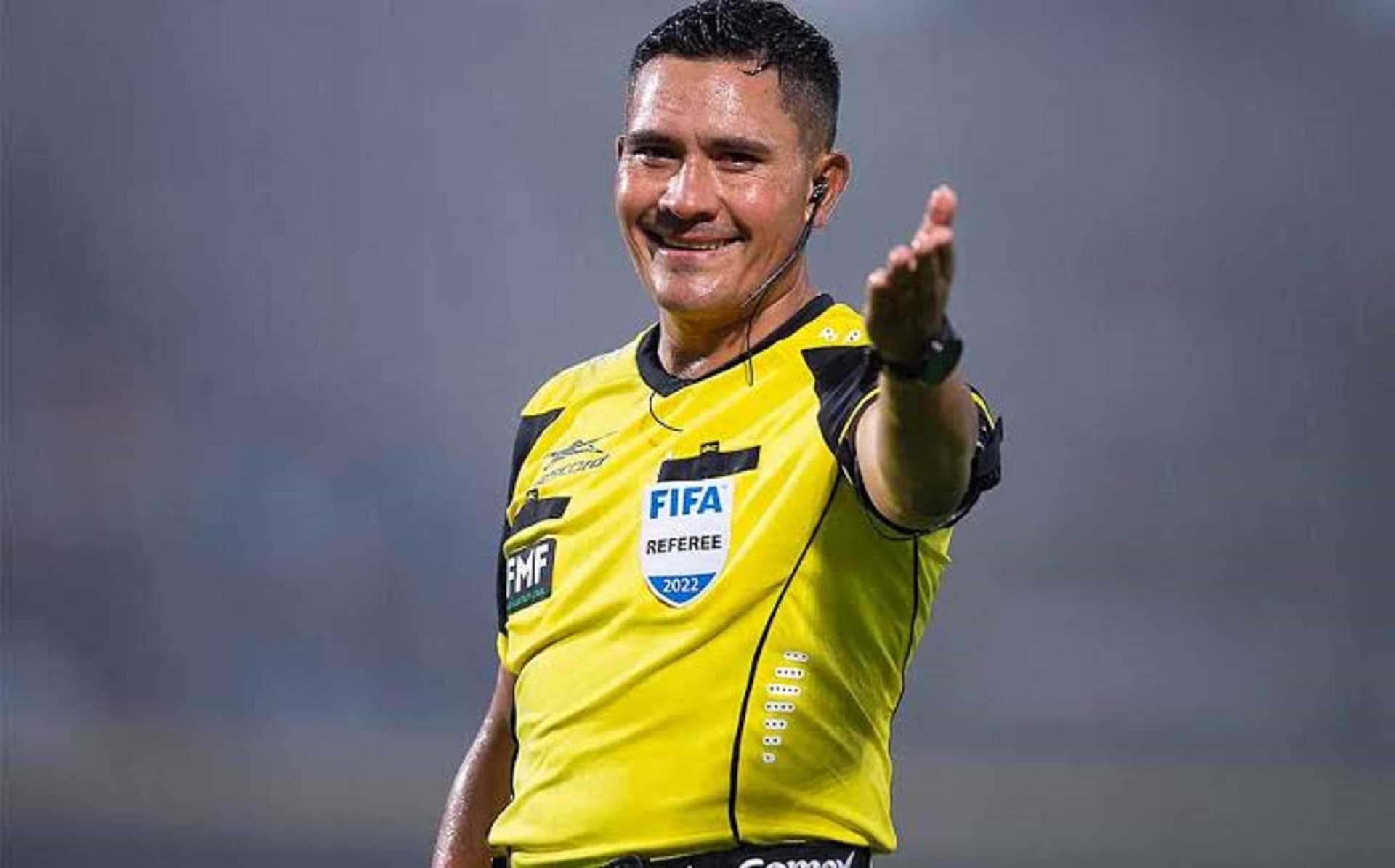El árbitro se retiró de las canchas, pero se estrenó como comentarista en televisión
