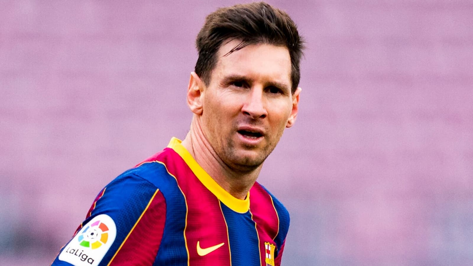 El astro argentino disfrutó de una velada nocturna y compartió en sus redes sociales varias postales, donde dejó ver que tuvo una gran cena junto con todos sus amigos, como Neymar, Di María, Cesc Fàbregas y varias influencers.