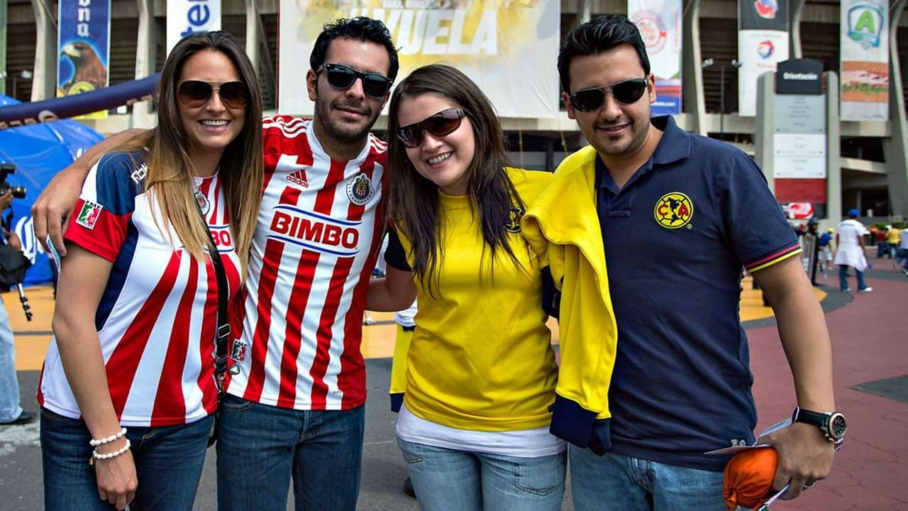 El clásico nacional tiene alcance mundial, y su historia se remonta a los principios de la Liga MX. Sin embargo, hay cuestiones que van más allá de los partidos ganados y los títulos obtenidos, y miden la grandeza de una forma singular. Averigua quien tiene más afición entre Chivas y América.