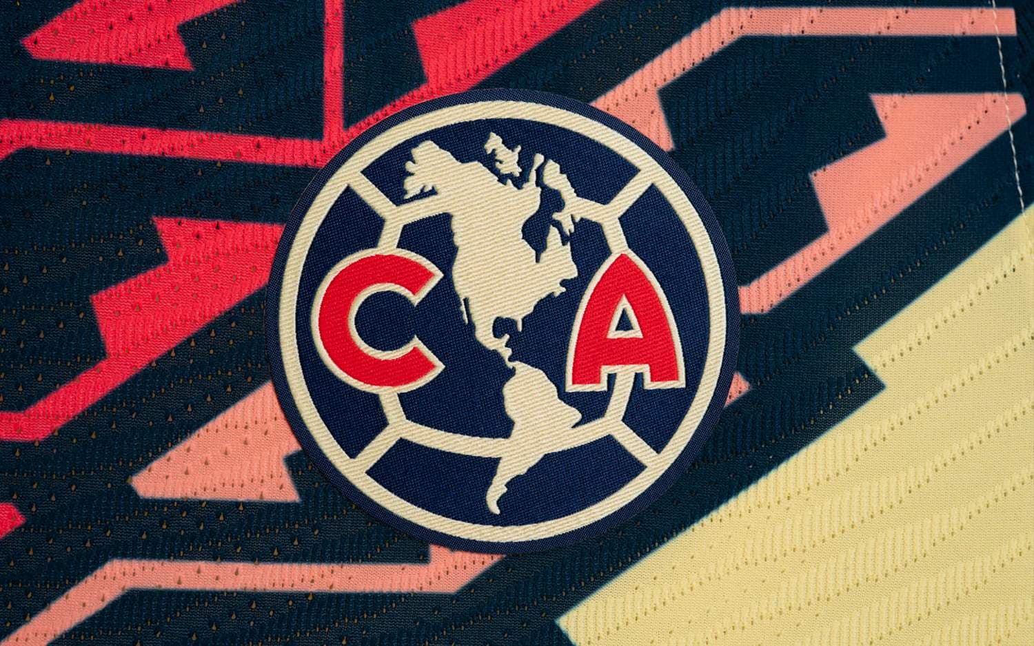El Club América tiene contrato vigente la marca Nike hasta junio de 2025 y en días pasados se filtró el tercer jersey del club para el Clausura 2022.