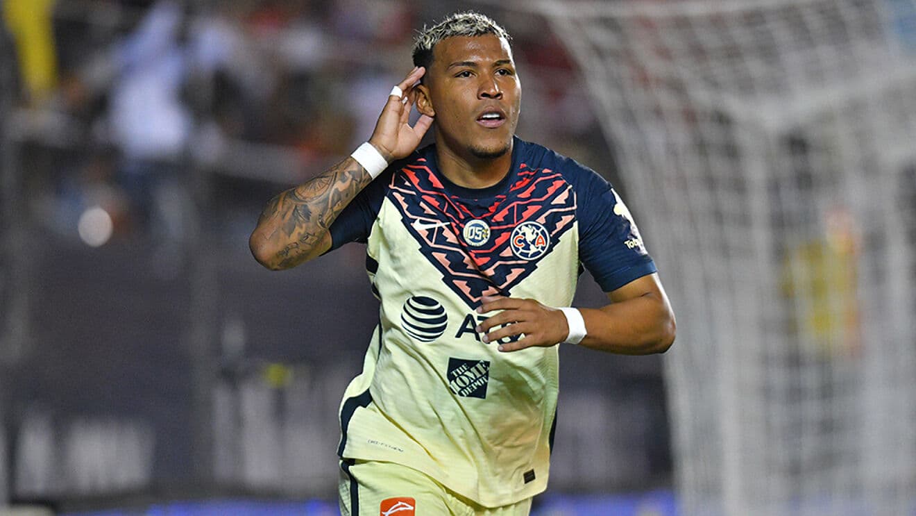El colombiano ha intentado salir del América, pero por varios motivos termina quedándose en el equipo mexicano.