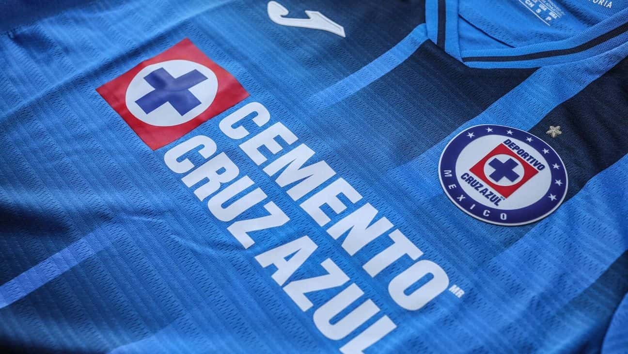 El Cruz Azul anda teniendo algunos problemas con Joma, y es por eso que varias marcas andan buscando firmar contrato con la directiva celeste.