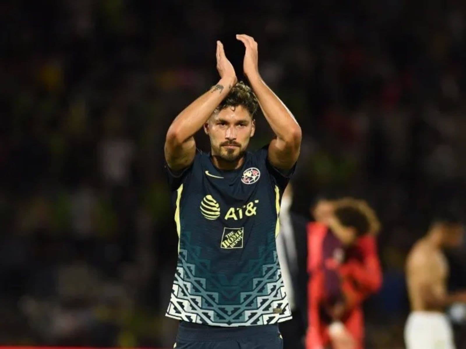 El defensa paraguayo Bruno Valdez, deja ver que pronto se anunciara su salida del América.