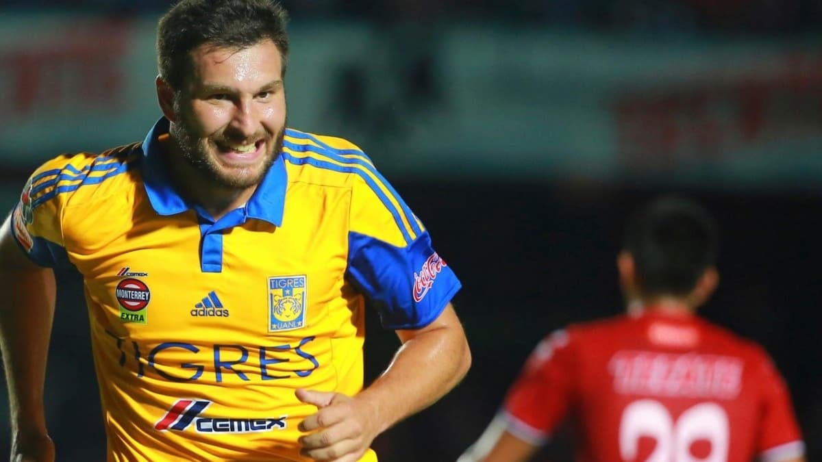 El delantero de Tigres, André Gignac, apareció con otra playera y mira de que equipo mexicano.