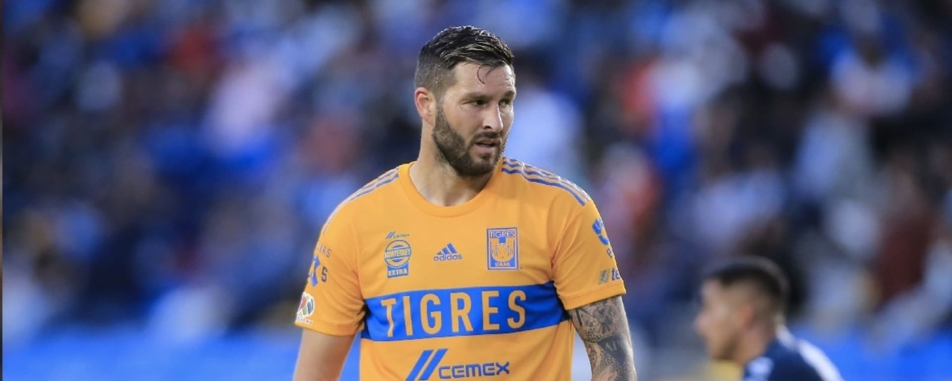 El delantero de Tigres comparte su cambio de camiseta y ahora se coloca la contraria.