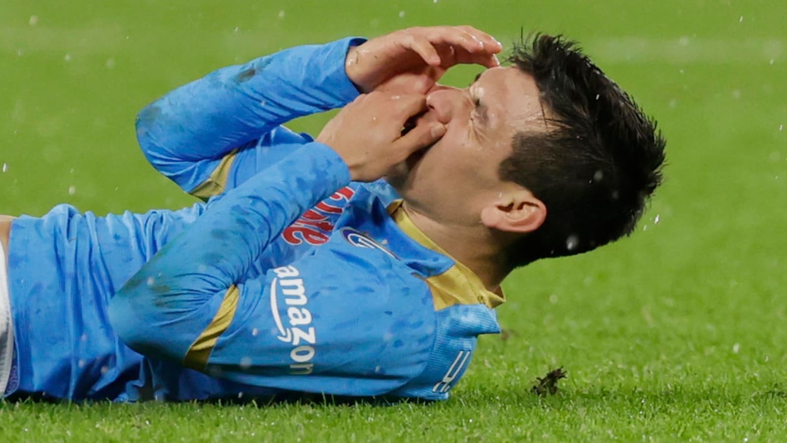 El delantero Hirving Lozano luego de la terrible lesión que sufrió, tiene buen semblante, aunque pueden quedar secuelas