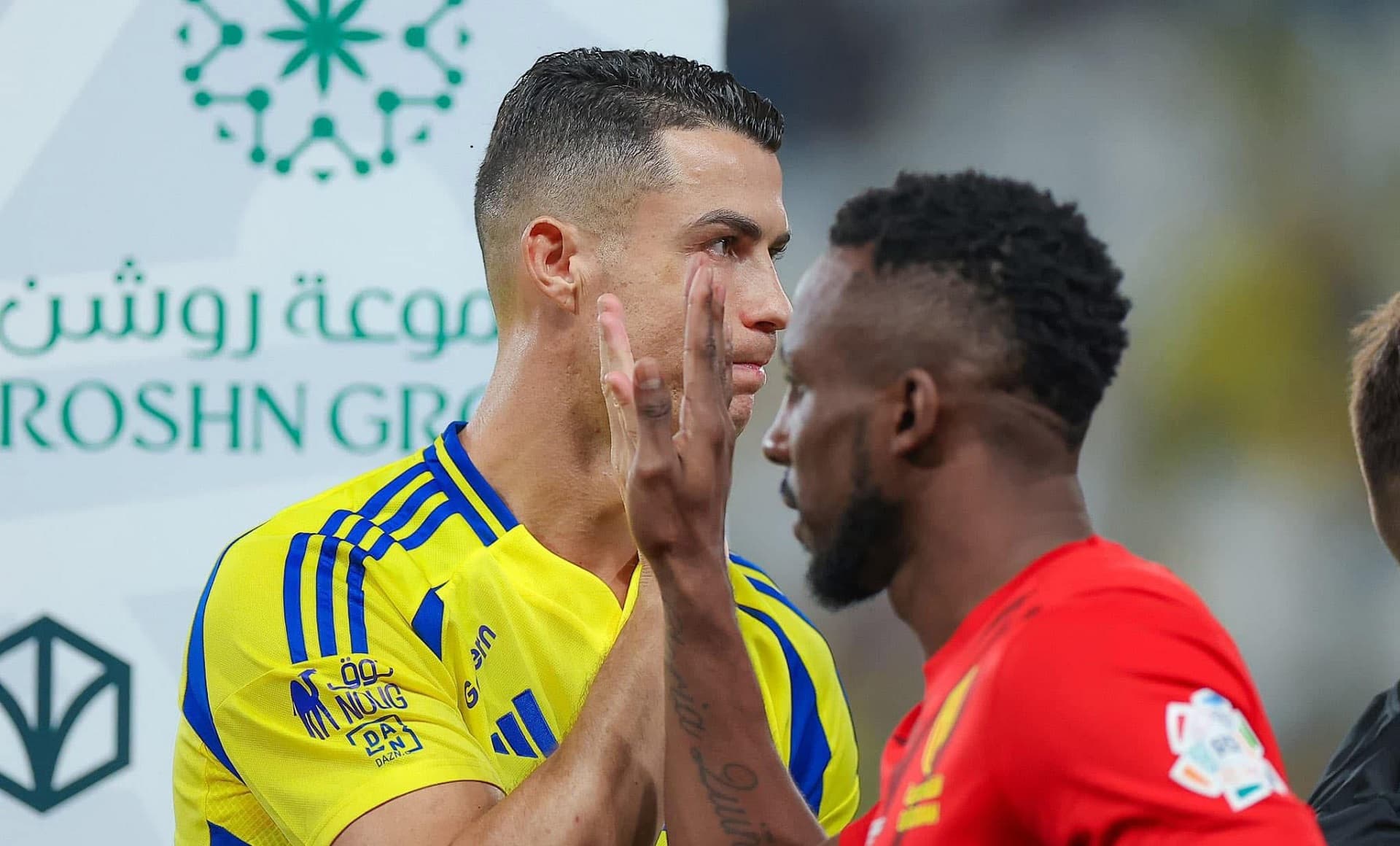 El delantero mexicano está pendiente de este equipo incluso en las madrugadas en Arabia