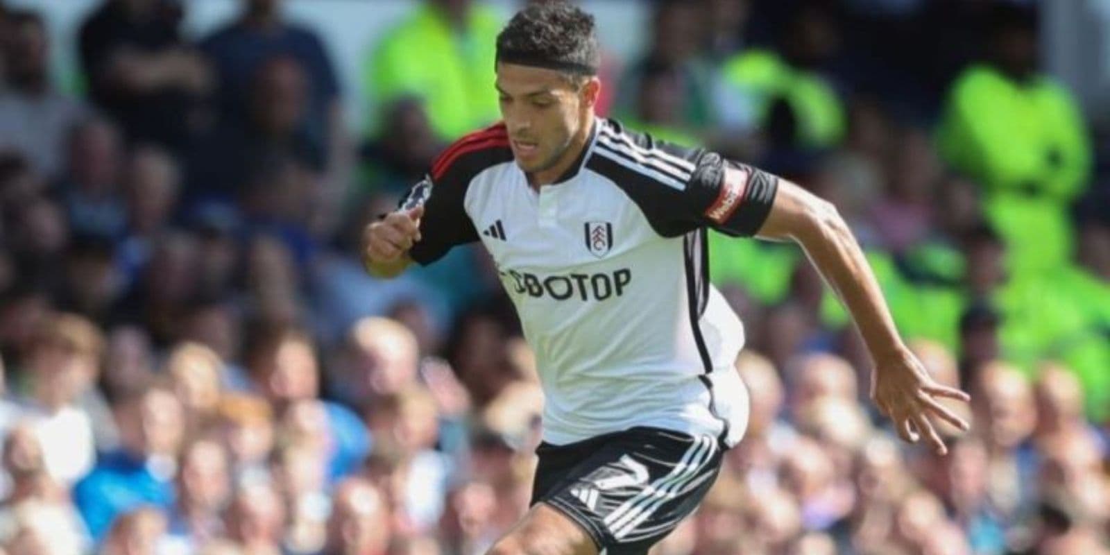El delantero mexicano Raúl Jiménez podría cambiar de aires y llegar a la MLS
