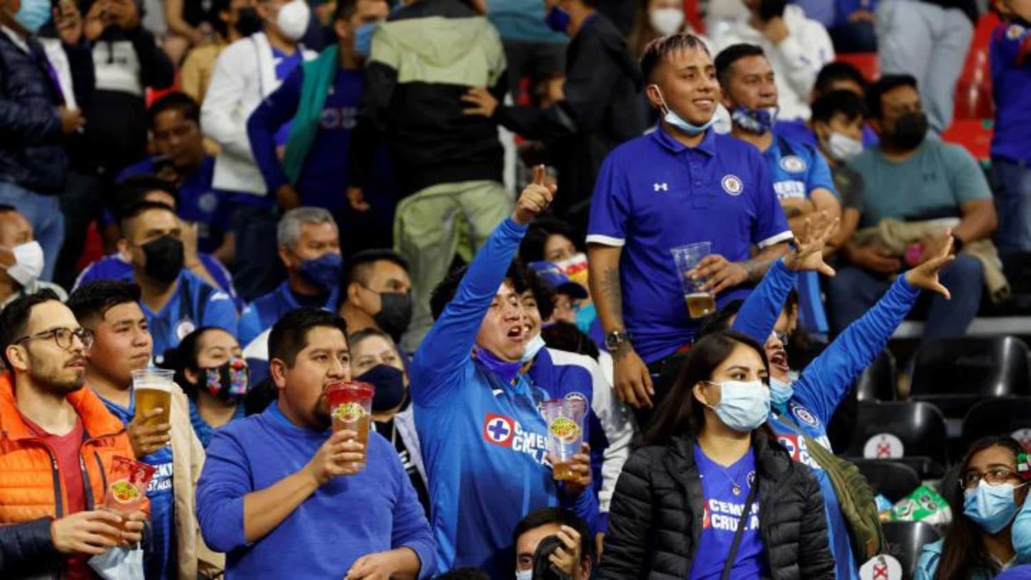 El duelo pendiente entre Cruz Azul y León se vio empañado por la aparición del grito homofóbico, motivo por el cual el encuentro se tuvo que detener en dos ocasiones.