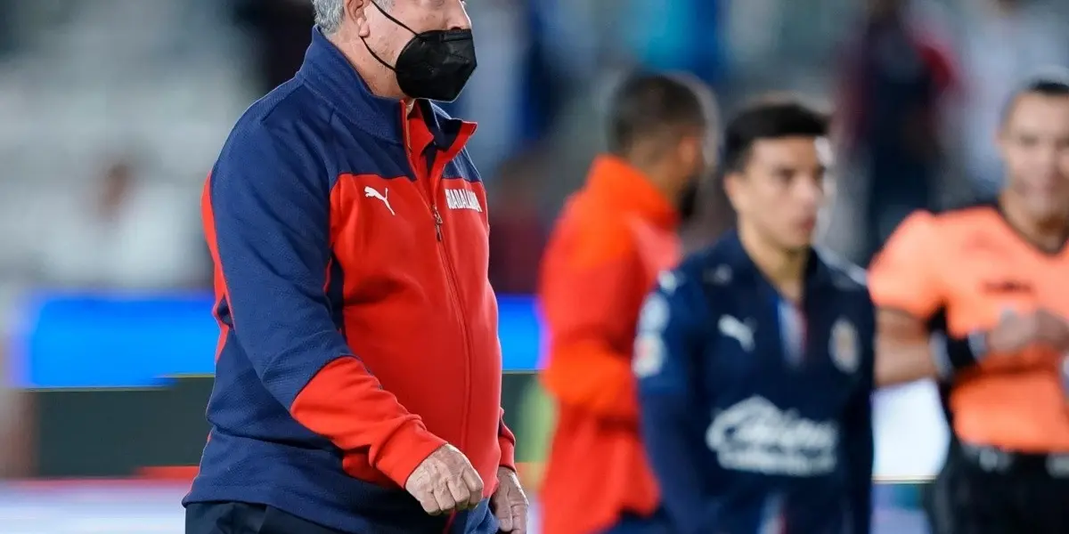 El entrenador de Chivas, Víctor Vucetich, no soporta la presión y exhibe a sus consentidos para darle espacio a los jugadores que pide la hinchada