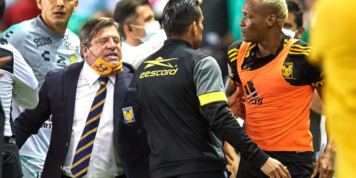 El entrenador de Tigres, Miguel Herrera no dudó en señalar al árbitro del partido como el responsable de la derrota y señalo a sus jugadores