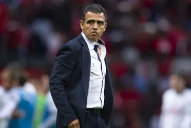 El entrenador mexicano fue destituido del Rebaño y se analizan las formas en las que sucedió