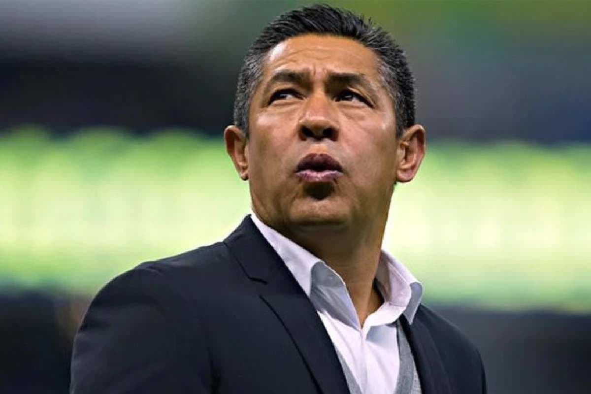 El entrenador mexicano Ignacio Ambriz tuvo su primera experiencia como entrenador en España y así le fue con el SD Hueca