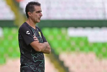 El entrenador portugués deberá sacar a un no nacido en México