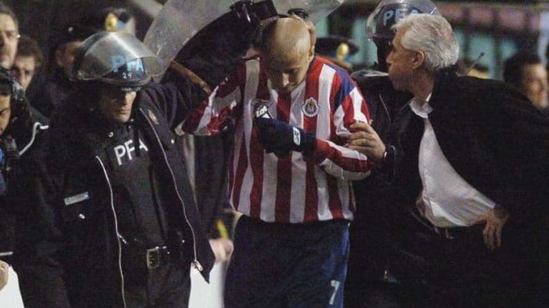 El entrenador prácticamente sentenció su carrera con ese escupitajo. Ahora se dedica a otras actividades fuera de las canchas.