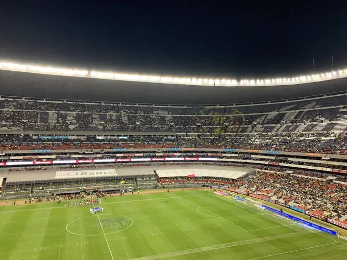 El estadio Azteca estuvo al 50% de su capacidad