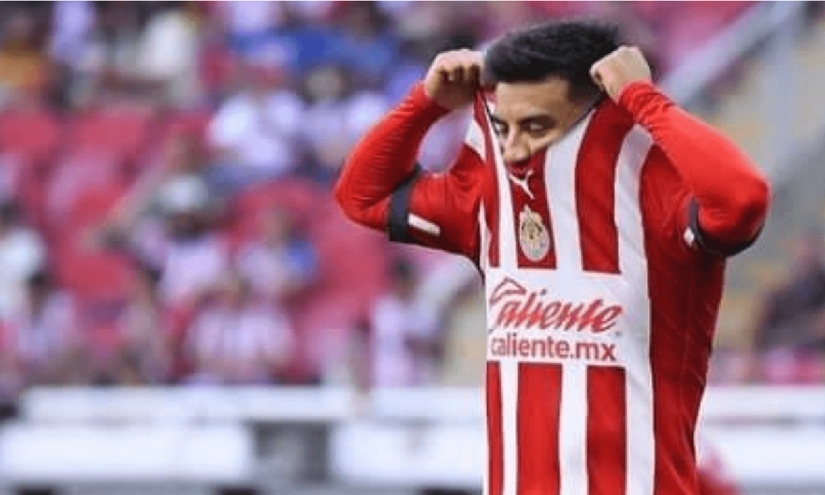 El ex jugador de Chivas nota confundido a Cadena