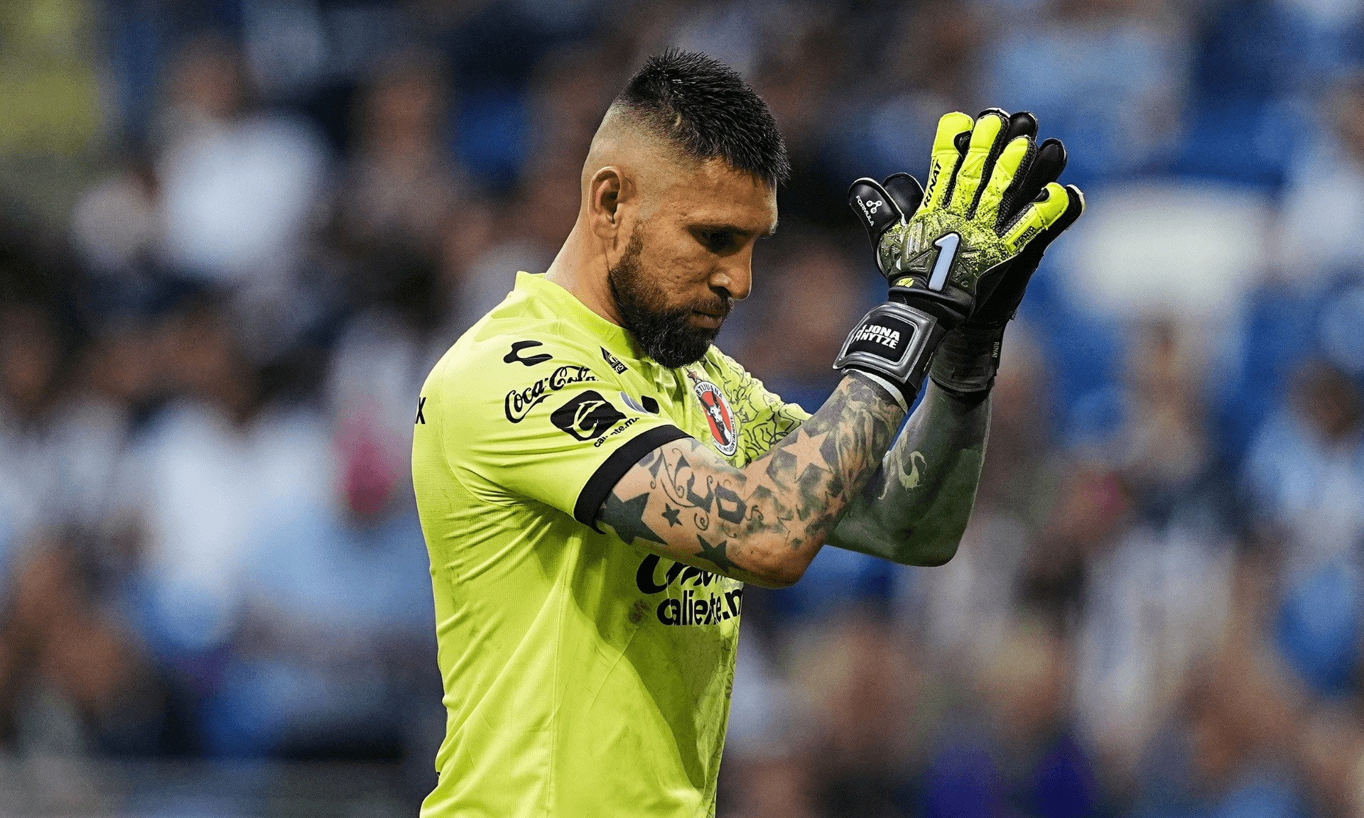 El ex portero de Rayados fue de los más destacados en el partido para bien y mal