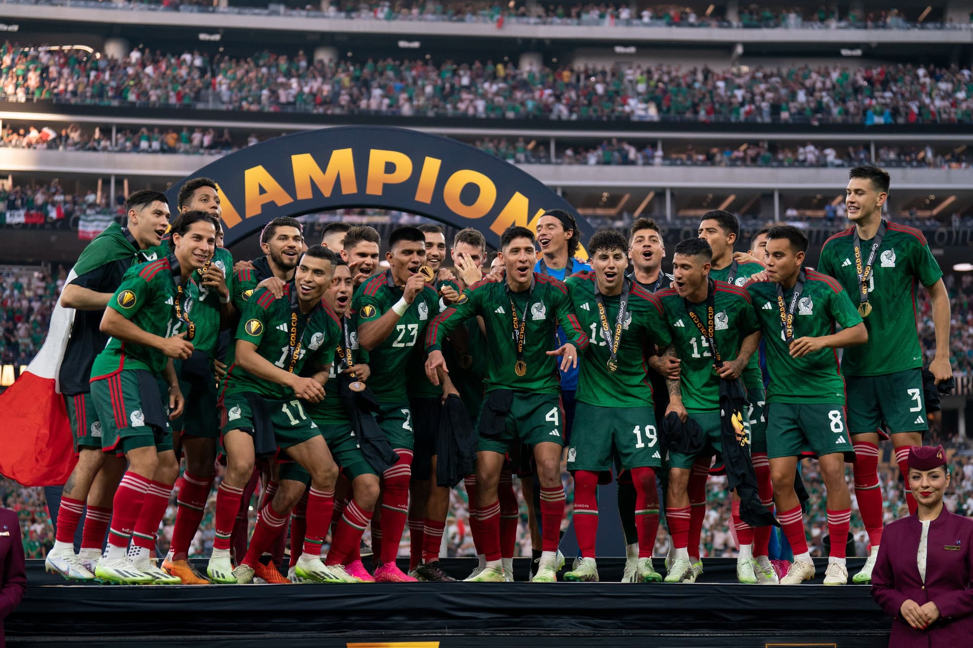 El futbol mexicano por fin le dio una alegría a su afición.