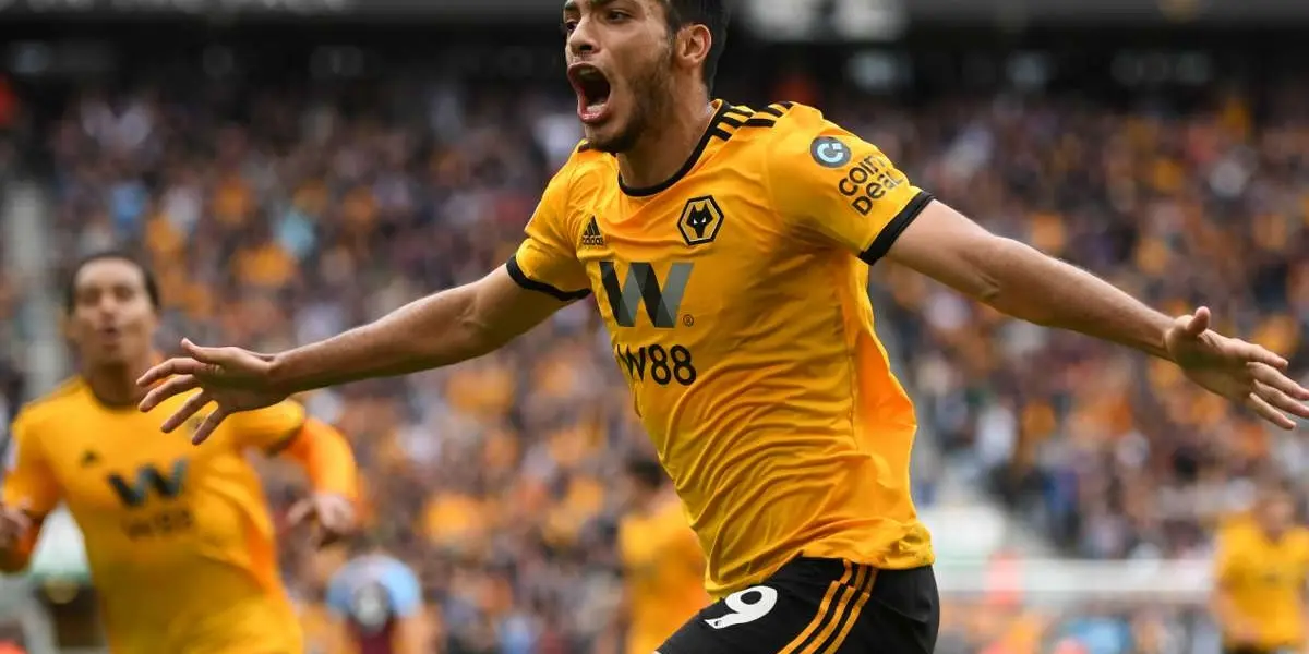 El futuro de Raúl Jiménez seguiría dentro de la Premier League pero no con el Wolves.
