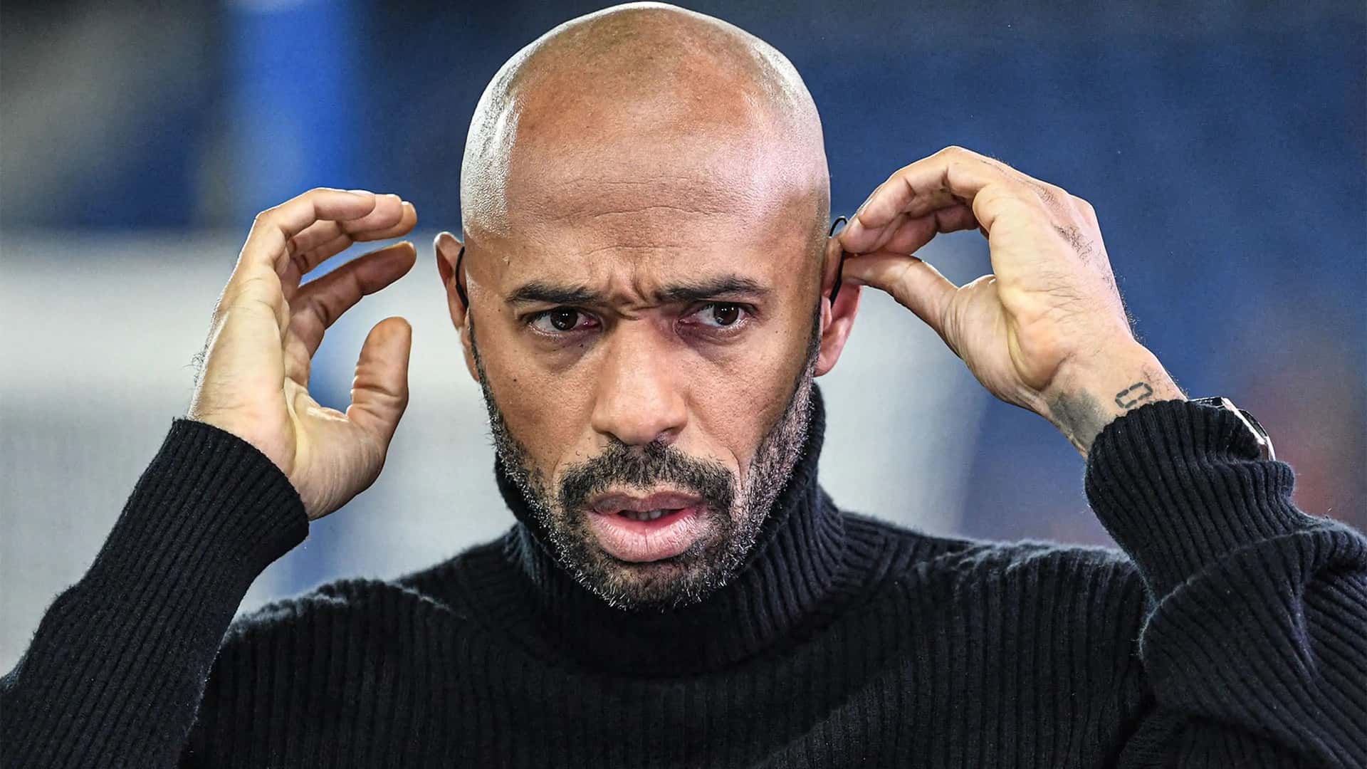 El histórico jugador del Arsenal hoy se desempeña como comentarista de la Ligue 1 y Champions League.