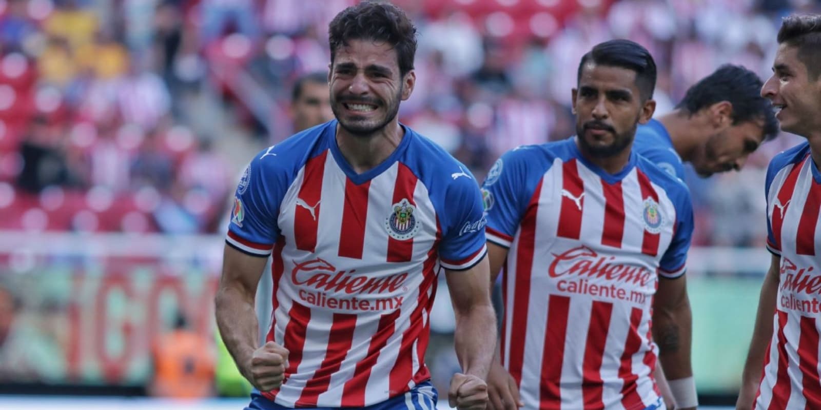 El jugador de Chivas usará las ganancias para donarlas a su fundación.