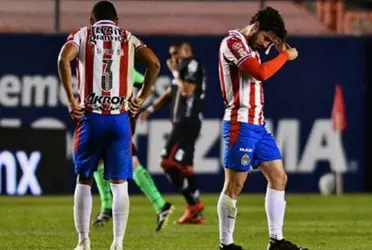 El jugador que fue un fracaso en Chivas que tuvo un incidente con un arma en el vestidor ahora nadie lo quiere